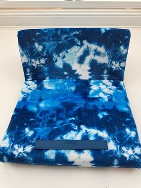 New condition Icecream Blue and White Cloud Print kids lap tablet holder